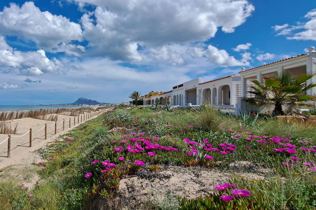 🏡 Buying Property in Alicante: 2025 Guide for Expats and Newcomers