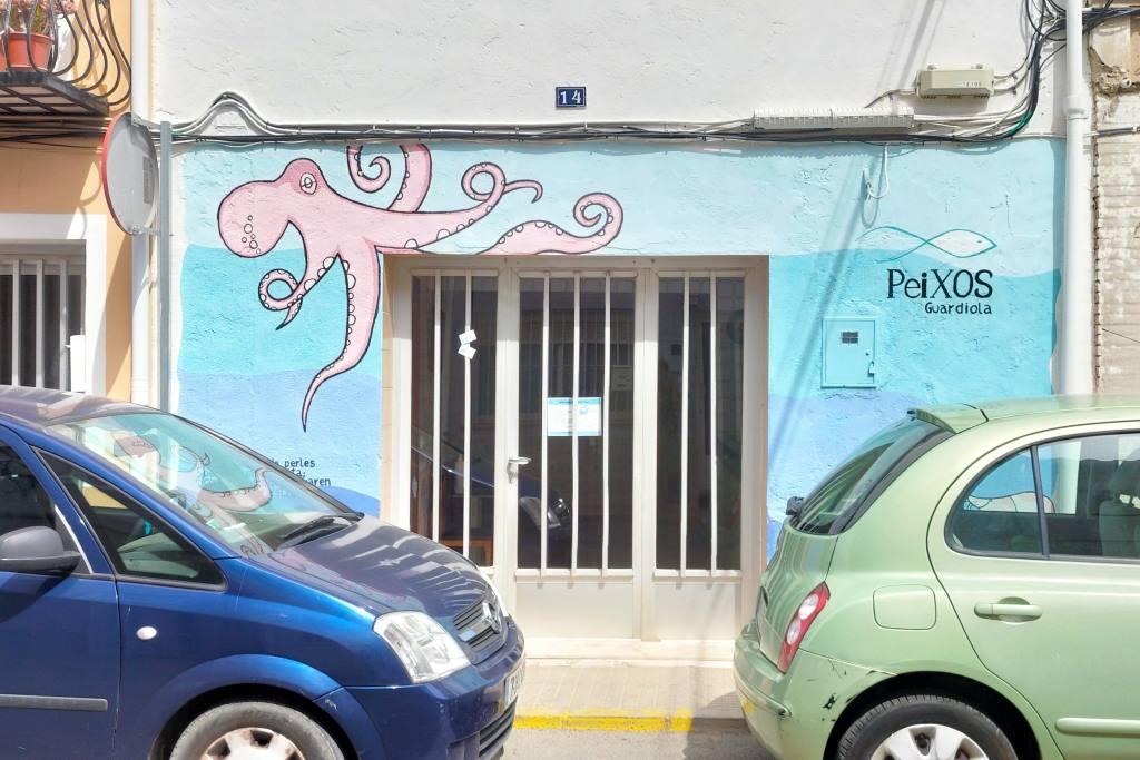 Neighborhood fish shop in Xaló, Alicante, promoting sustainable seafood and healthy local products